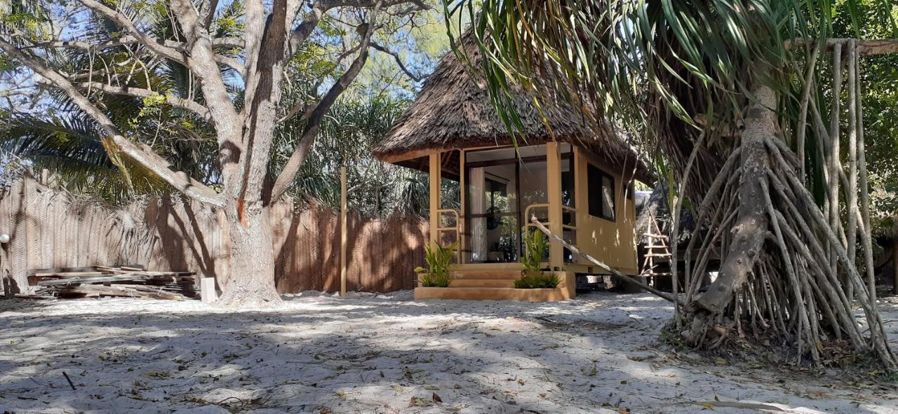 Mikadi Beach Camp & Backpackers Ostello Dar es Salaam Esterno foto