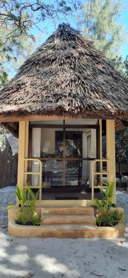 Mikadi Beach Camp & Backpackers Ostello Dar es Salaam Esterno foto