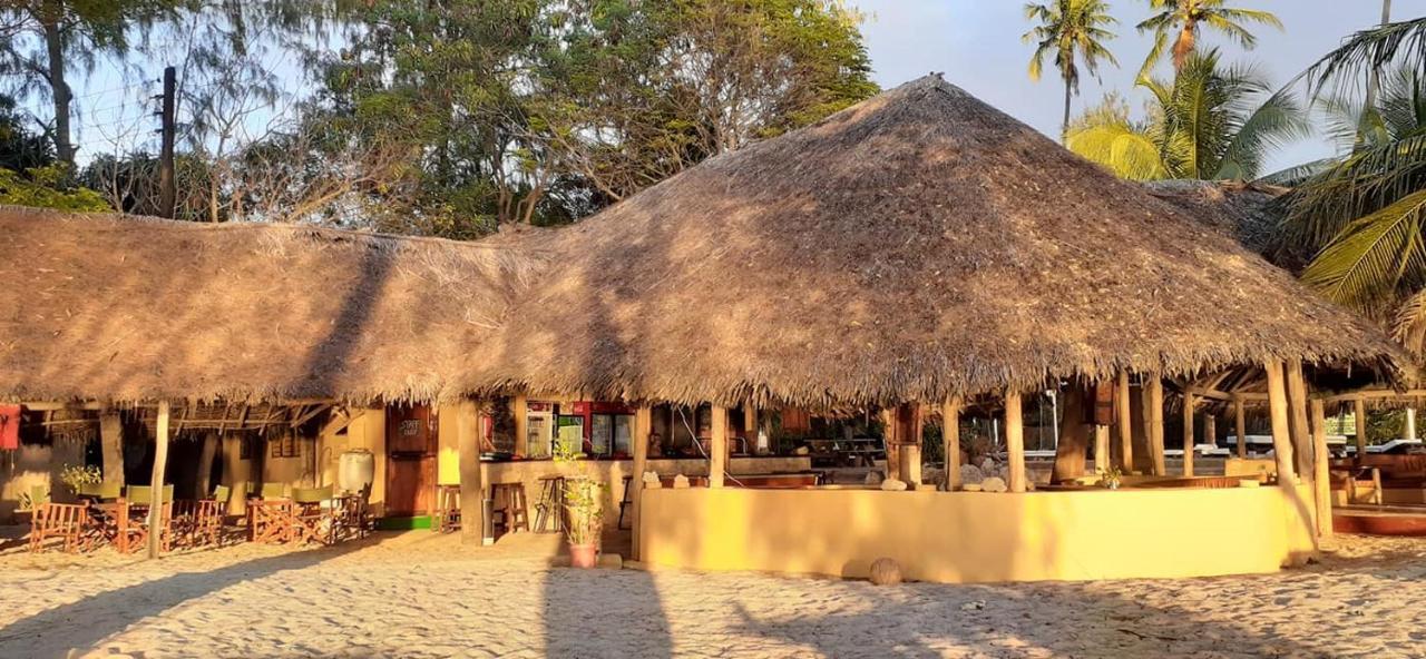 Mikadi Beach Camp & Backpackers Ostello Dar es Salaam Esterno foto