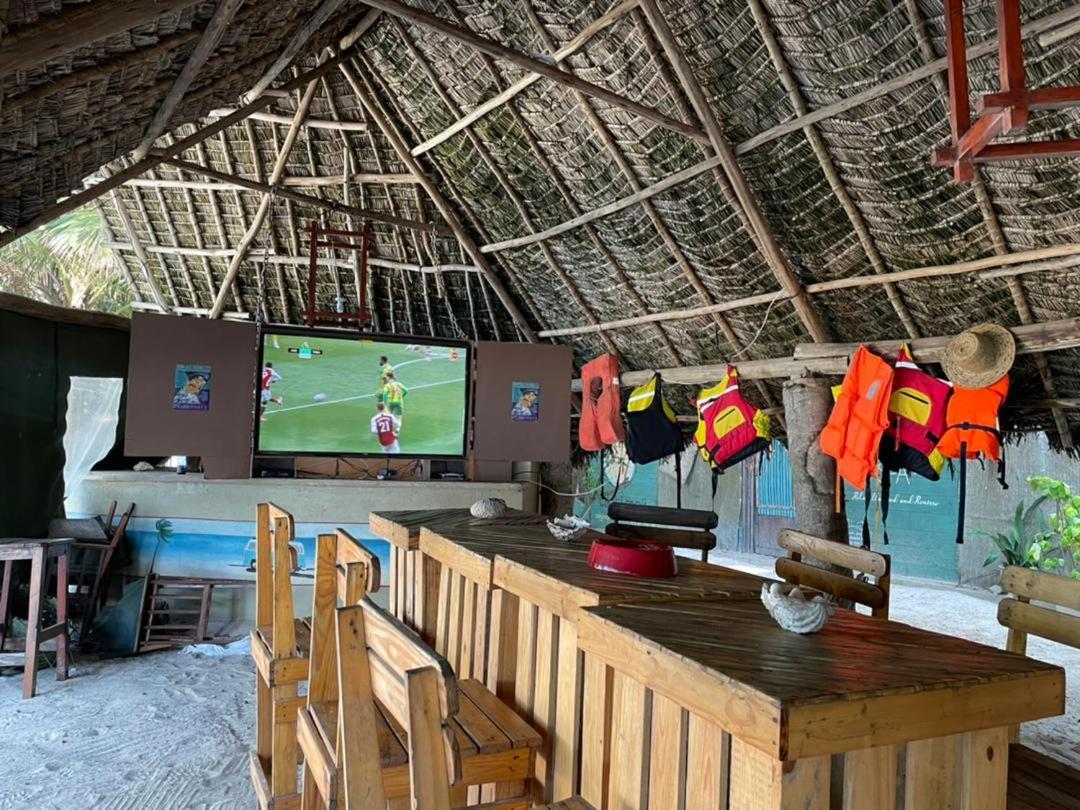 Mikadi Beach Camp & Backpackers Ostello Dar es Salaam Esterno foto