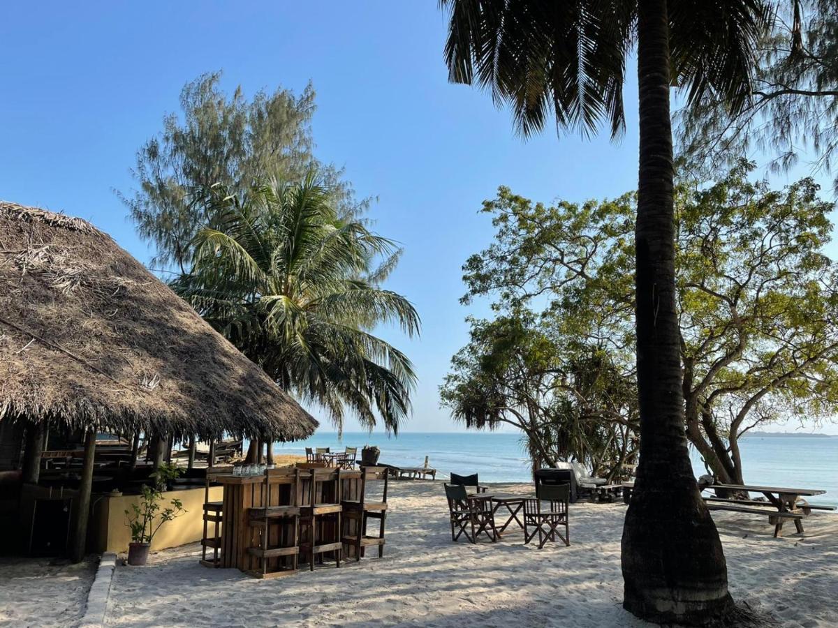 Mikadi Beach Camp & Backpackers Ostello Dar es Salaam Esterno foto
