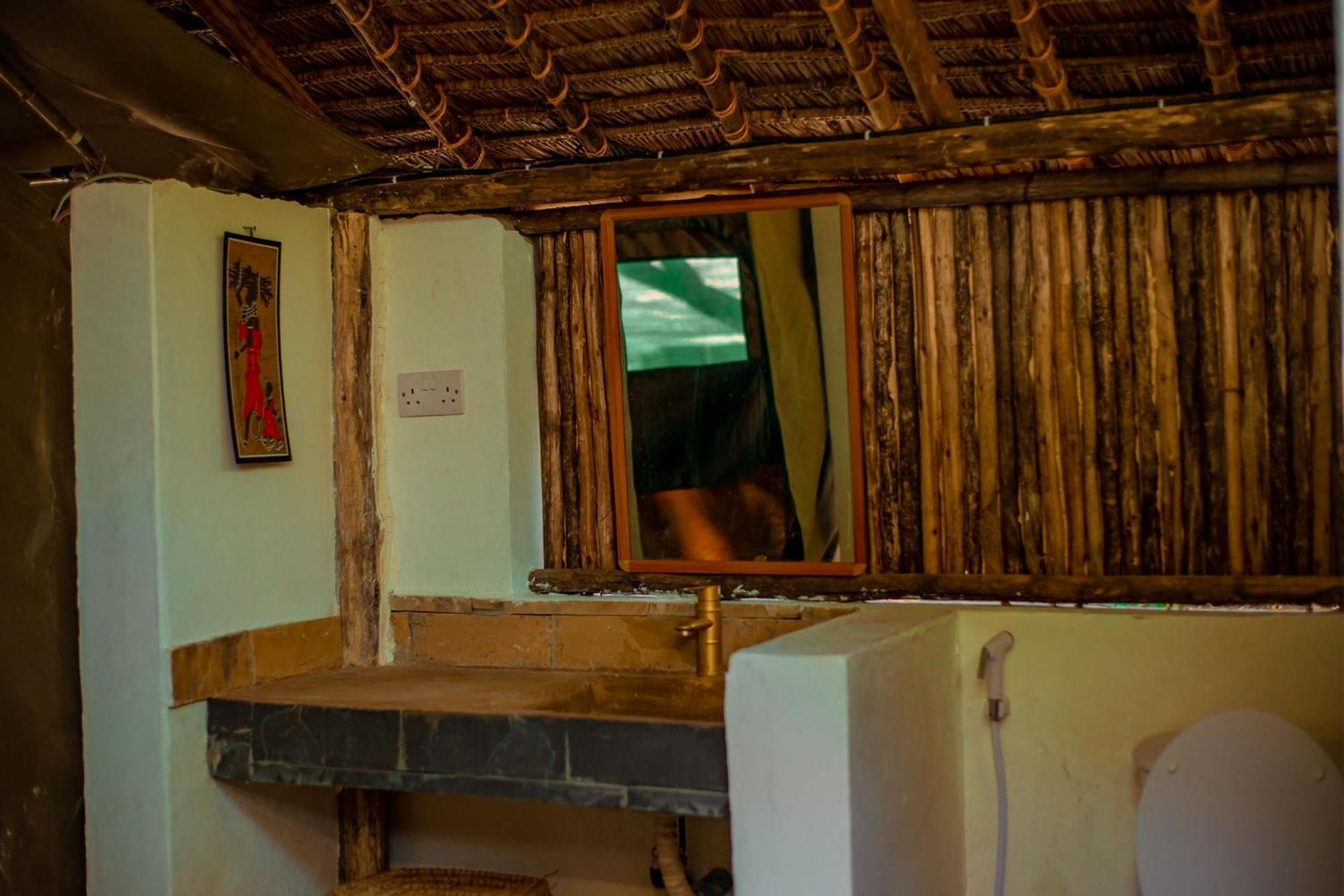 Mikadi Beach Camp & Backpackers Ostello Dar es Salaam Esterno foto