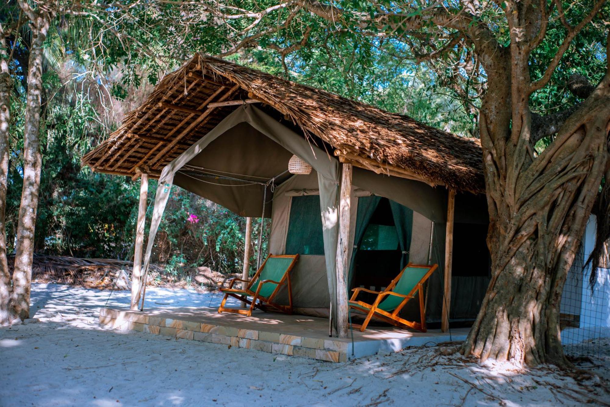 Mikadi Beach Camp & Backpackers Ostello Dar es Salaam Esterno foto