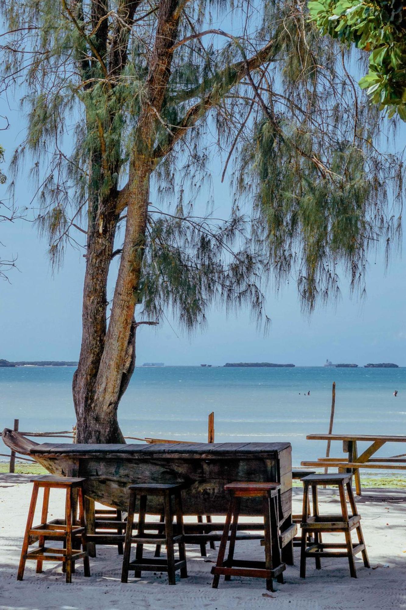 Mikadi Beach Camp & Backpackers Ostello Dar es Salaam Esterno foto