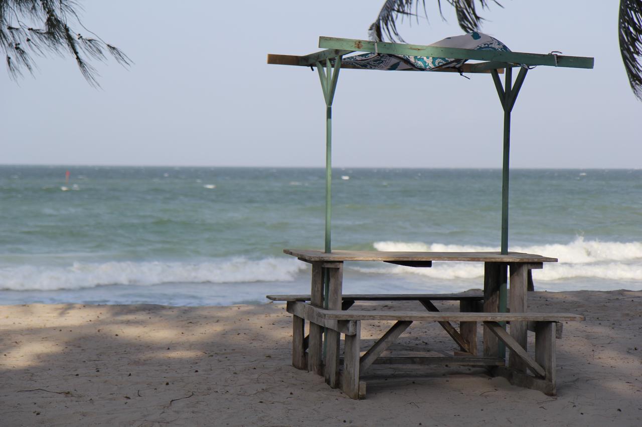 Mikadi Beach Camp & Backpackers Ostello Dar es Salaam Esterno foto
