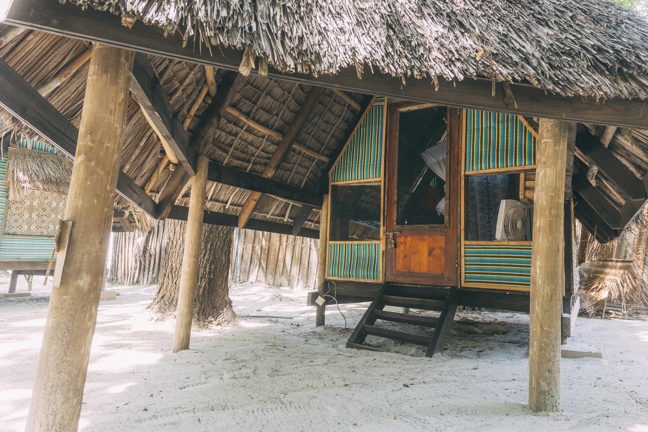 Mikadi Beach Camp & Backpackers Ostello Dar es Salaam Esterno foto