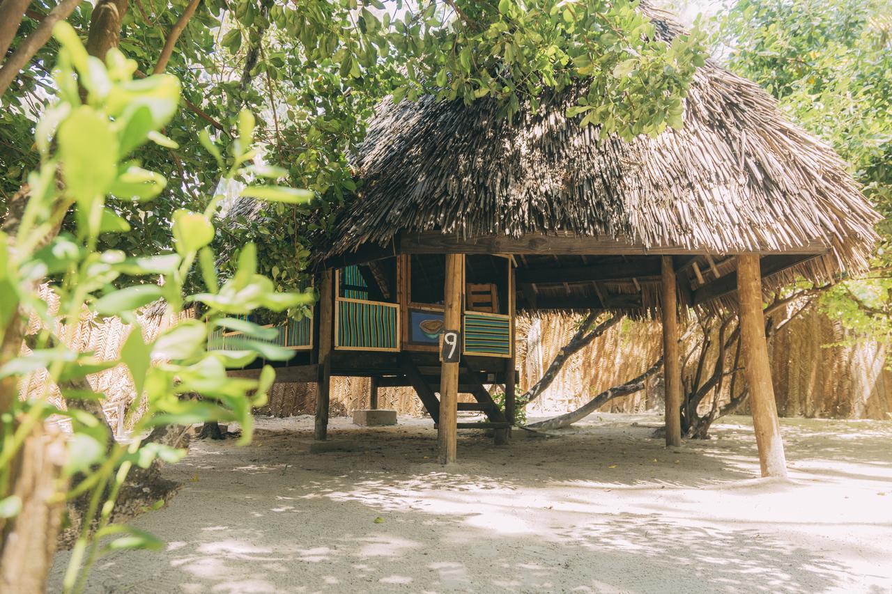 Mikadi Beach Camp & Backpackers Ostello Dar es Salaam Esterno foto