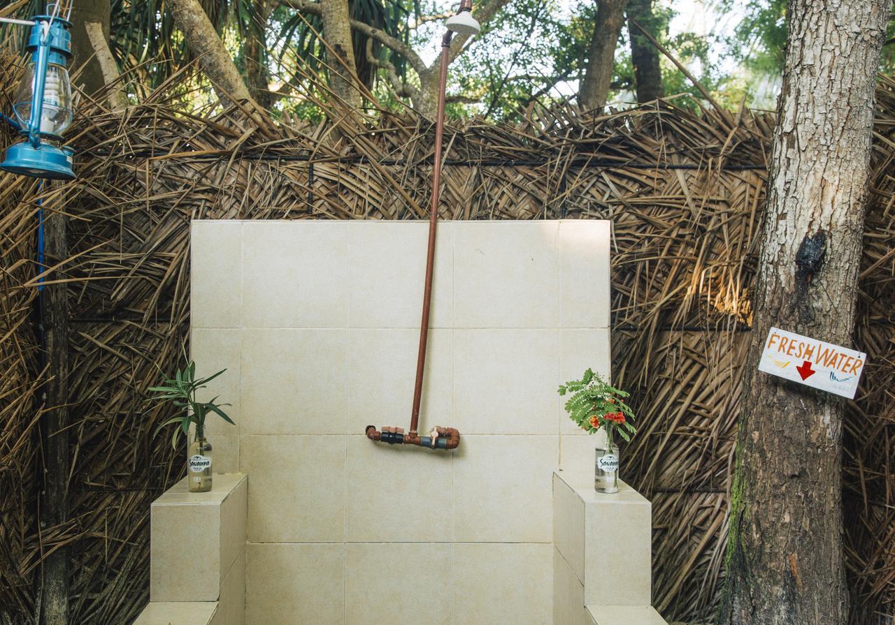 Mikadi Beach Camp & Backpackers Ostello Dar es Salaam Esterno foto